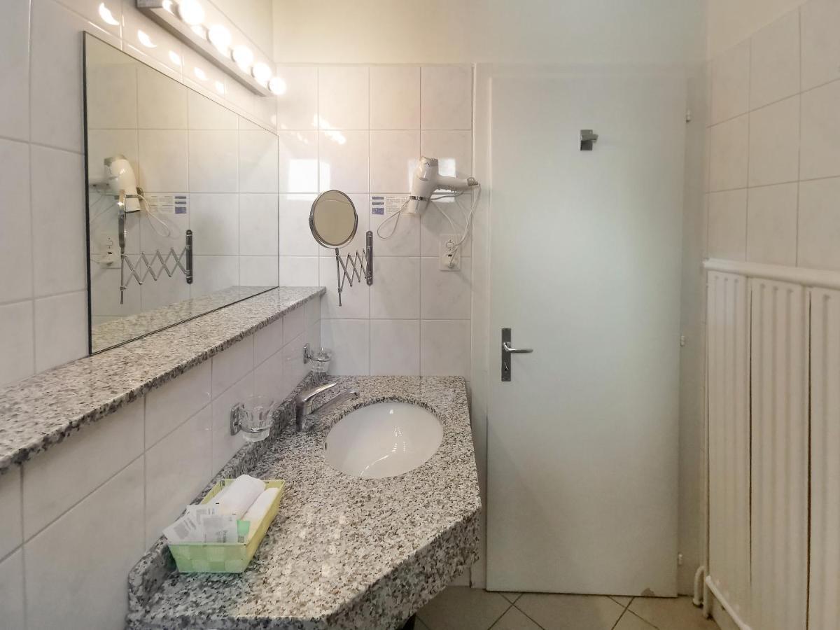 Hotel Des Alpes Bulle Center المظهر الخارجي الصورة